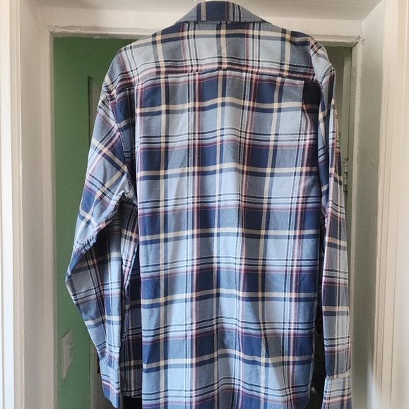 Izod men's casual, soft textured plaid shirt - Picture 2 of 8